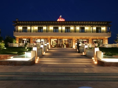 Santa Beach Hotel