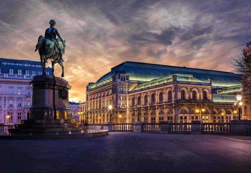 Otobüs ile Orta Avrupa Masalı (Tüm Ekstra Turlar ve Çevre Gezileri Dahil)  8 Gece 9 Gün  (7 Gece Konaklama)