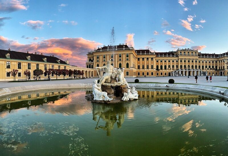 Uçaklı Orta Avrupa Masalı Turu AJet Havayolları ile 7 Gece 8 Gün (BUD-VIE)