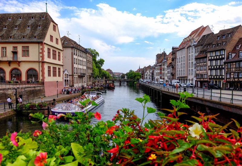 ALSACE'LI ALPLER Pegasus Hava Yolları ile 7 Gece 8 Gün (STR - BGY)